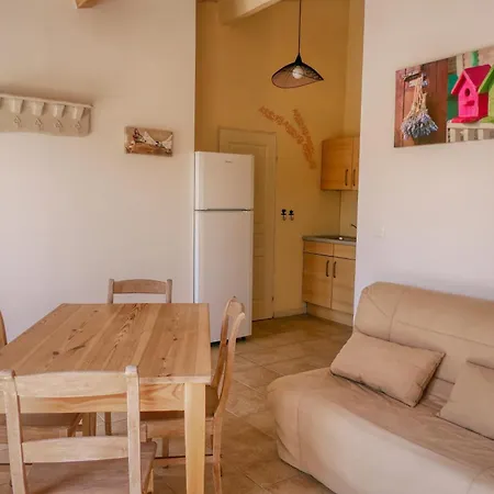 Cote Lavande Bed & Breakfast Crestet
